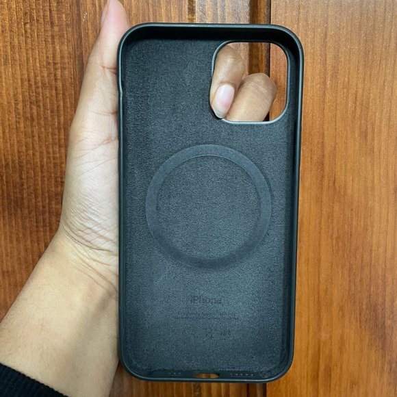 Apple iPhone 12 Pro Silicone Case With MagSafe - Picture 2 of 4